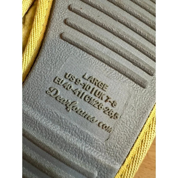 DLuxe by Deerfoam Smiley Slippers size large - Picture 6 of 6